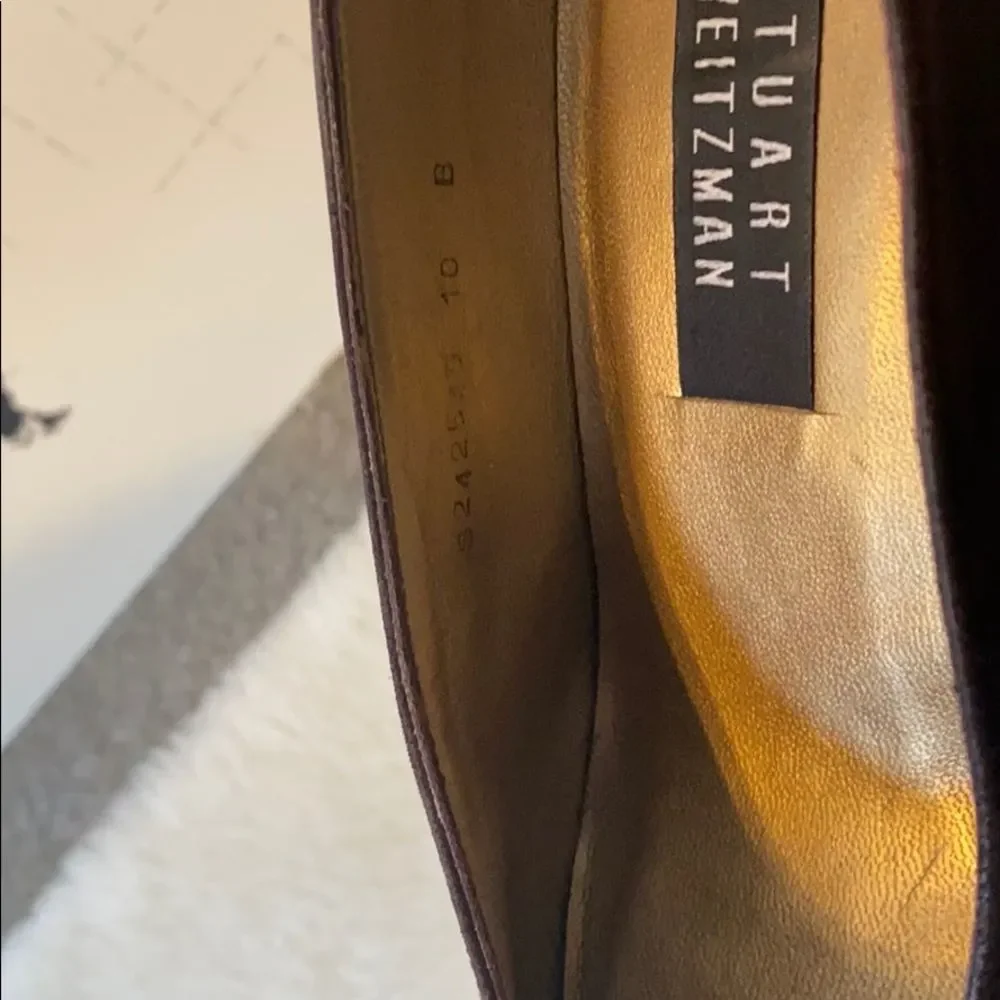 Stuart Weitzman Women's Suede Pumps - Picture 7 of 7